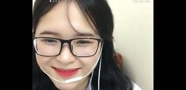  Em gái Việt cực xinh livestream Uplive